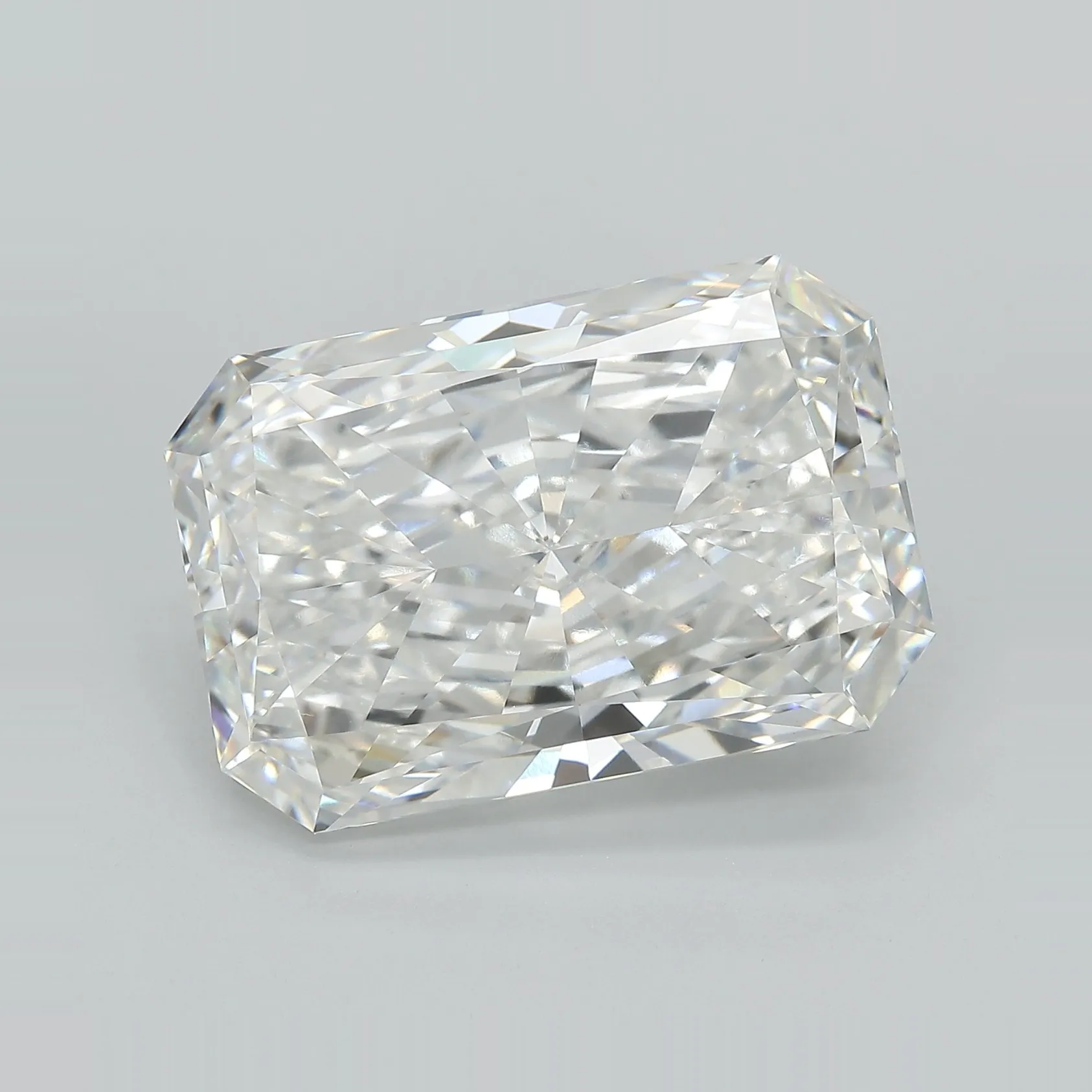 13.99ct Radiant Lab Grown Diamond (Colour F, Clarity VVS2, IGI Certified)