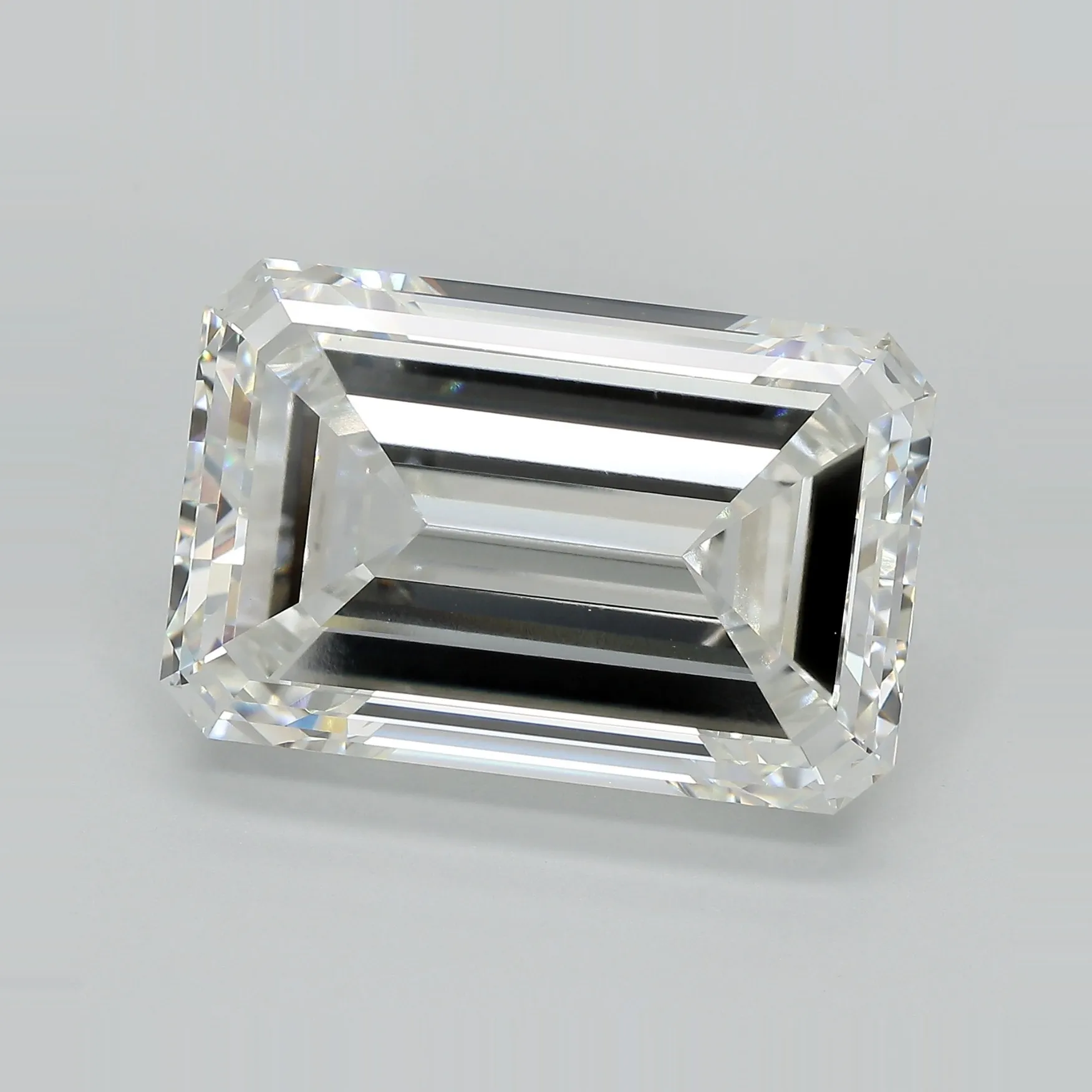 19.39ct Emerald Lab Grown Diamond (Colour G, Clarity VVS2, IGI Certified)