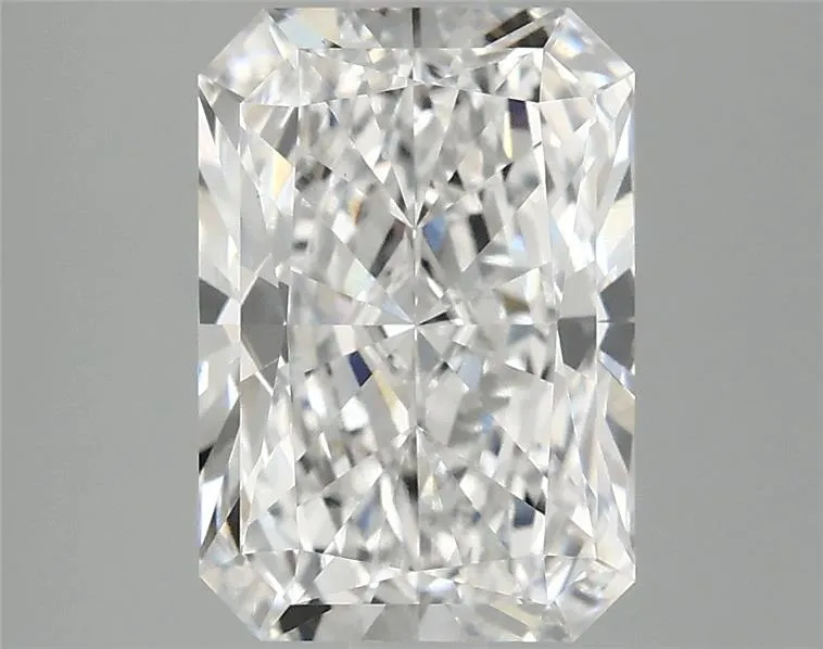 2.88ct Radiant Lab Grown Diamond (Colour E, Clarity VVS2, IGI Certified)
