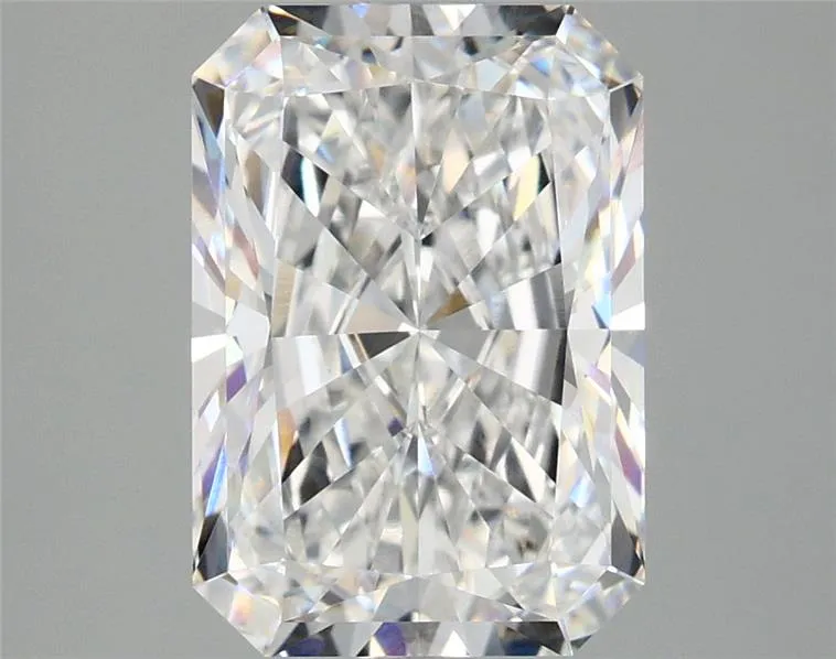 3.09ct Radiant Lab Grown Diamond (Colour E, Clarity VVS2, IGI Certified)