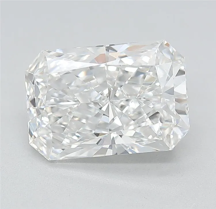3.17ct Radiant Lab Grown Diamond (Colour E, Clarity VVS2, Cut EX, IGI Certified)