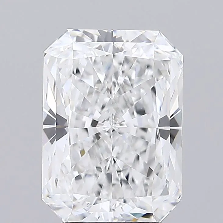 3.52ct Radiant Lab Grown Diamond (Colour E, Clarity VVS2, IGI Certified)