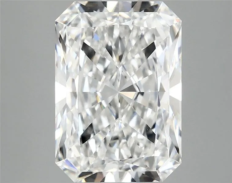 3.59ct Radiant Lab Grown Diamond (Colour E, Clarity VVS2, IGI Certified)