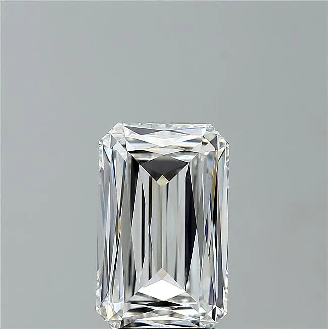 4.49ct Radiant Lab Grown Diamond (Colour E, Clarity VVS2, IGI Certified)