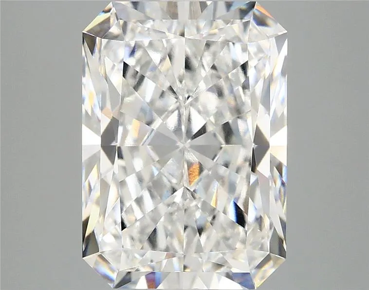 5.04ct Radiant Lab Grown Diamond (Colour E, Clarity VVS2, IGI Certified)